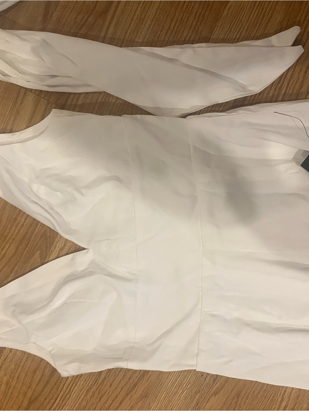 Lulu's white Sleeveless V-Neck Jumpsuit! With bow! - Picture 5 of 11